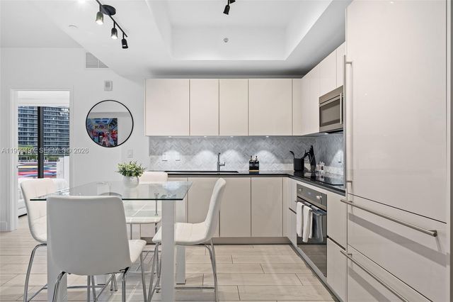 1010 Brickell Ave 1411, Miami, FL 33131