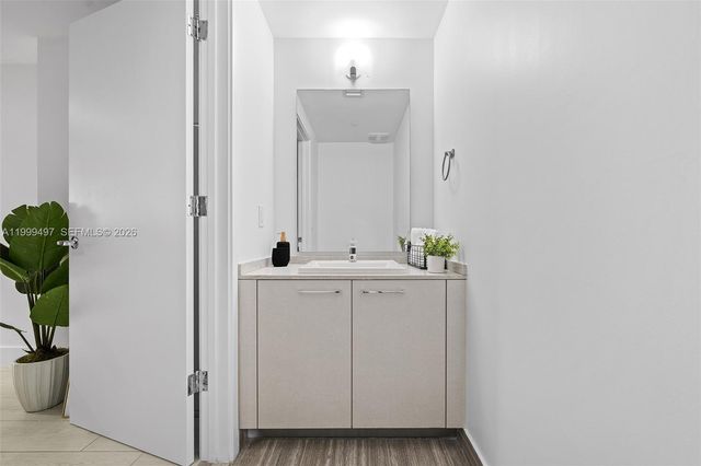 1010 Brickell Ave 1411, Miami, FL 33131