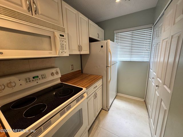 3801 CROWN POINT Road 1064, Jacksonville, FL 32257