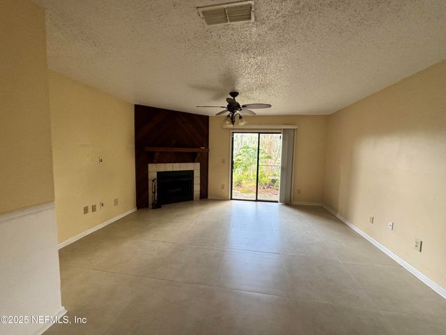 3801 CROWN POINT Road 1064, Jacksonville, FL 32257