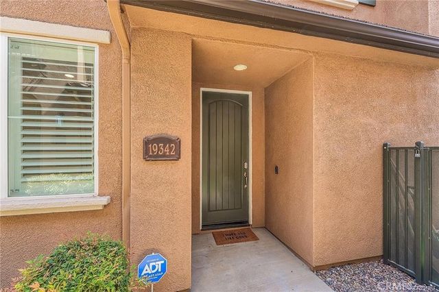 19342 Opal Lane, Saugus, CA 91350