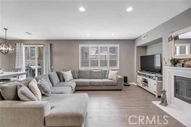 19342 Opal Lane, Saugus, CA 91350