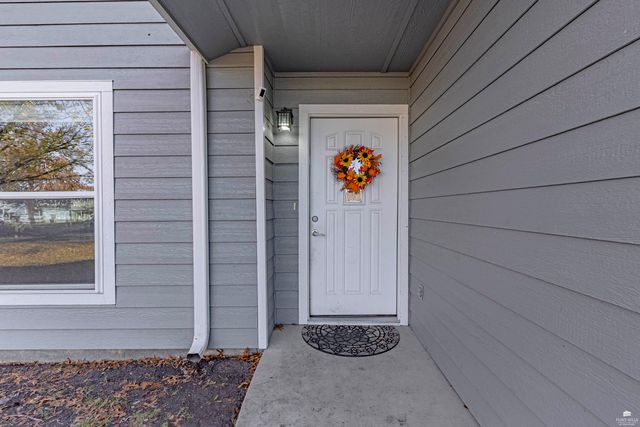 2411 Brook Lane, Manhattan, KS 66502