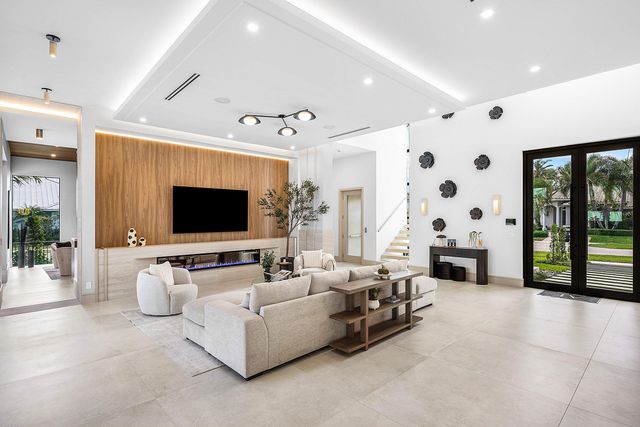 299 NE 7th Street, Boca Raton, FL 33432