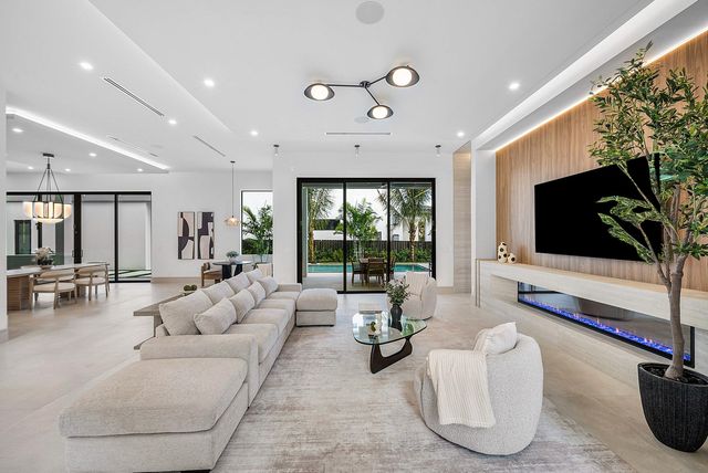 299 NE 7th Street, Boca Raton, FL 33432