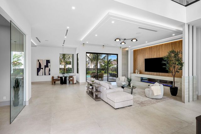 299 NE 7th Street, Boca Raton, FL 33432