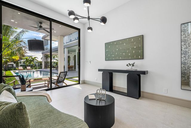 299 NE 7th Street, Boca Raton, FL 33432