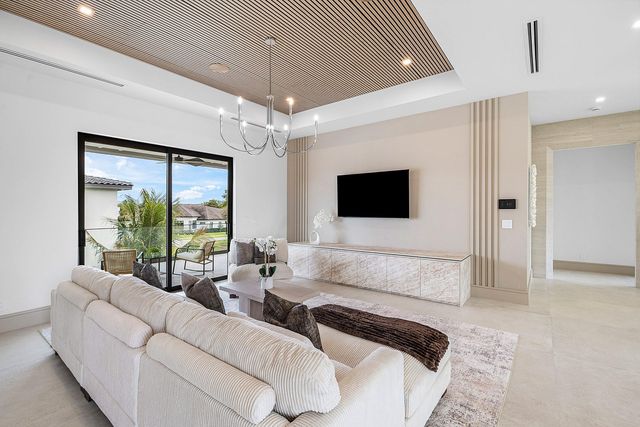 299 NE 7th Street, Boca Raton, FL 33432