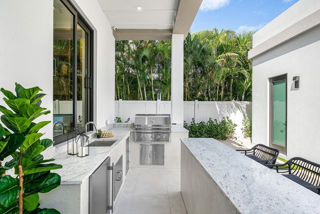 299 NE 7th Street, Boca Raton, FL 33432