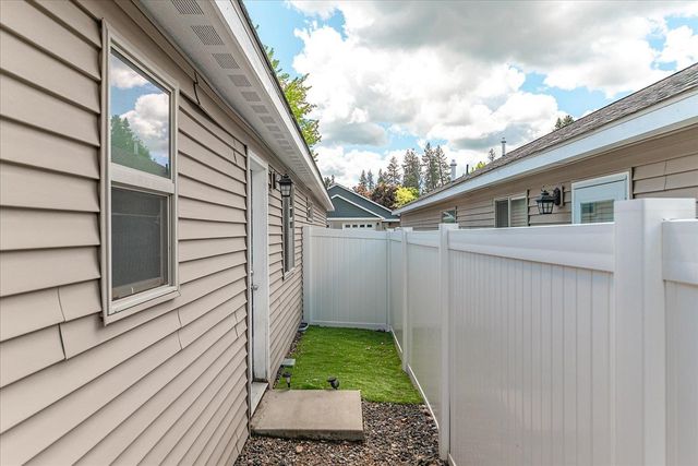 10329 E 5th Ln, Spokane Valley, WA 99206