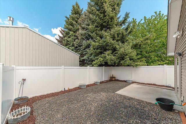 10329 E 5th Ln, Spokane Valley, WA 99206