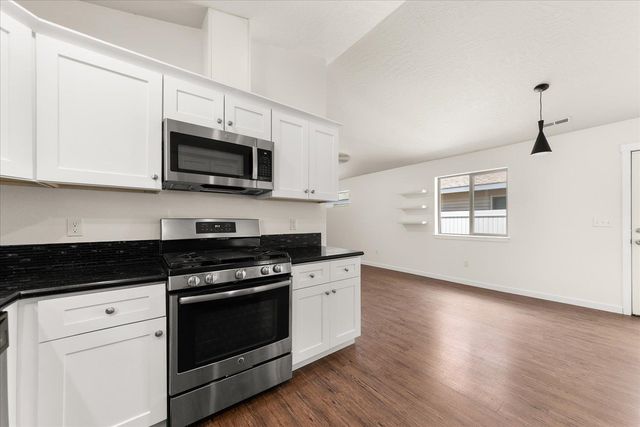 10329 E 5th Ln, Spokane Valley, WA 99206