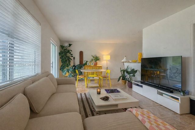 13101 Memorial Hwy 215, North Miami, FL 33161