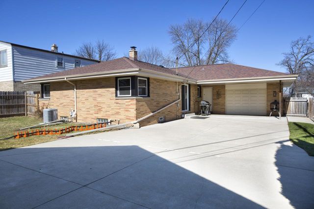 8825 W Morgan AVENUE, Milwaukee, WI 53228