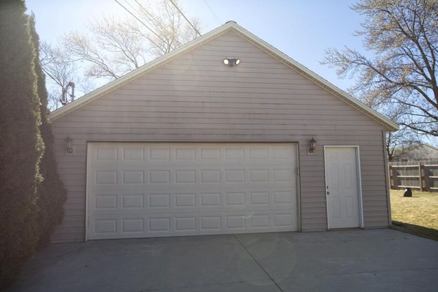 8825 W Morgan AVENUE, Milwaukee, WI 53228