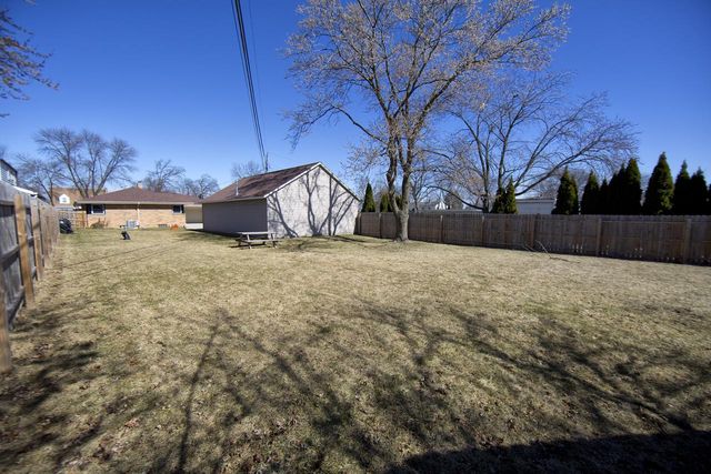 8825 W Morgan AVENUE, Milwaukee, WI 53228