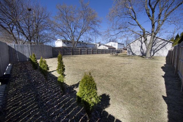 8825 W Morgan AVENUE, Milwaukee, WI 53228