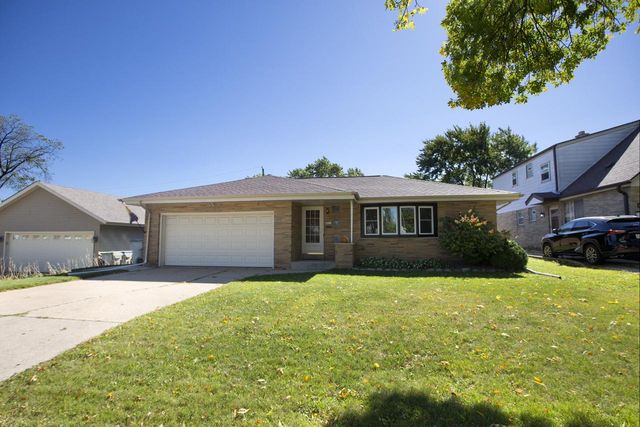 8825 W Morgan AVENUE, Milwaukee, WI 53228