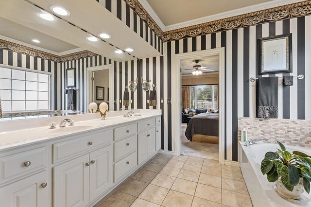 5070 Lake Breeze Road, Grove, OK 74344