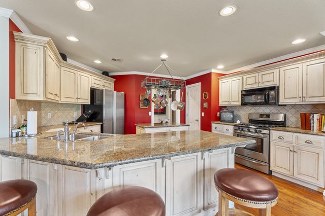 5070 Lake Breeze Road, Grove, OK 74344