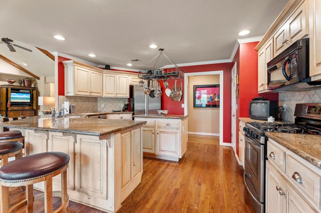 5070 Lake Breeze Road, Grove, OK 74344