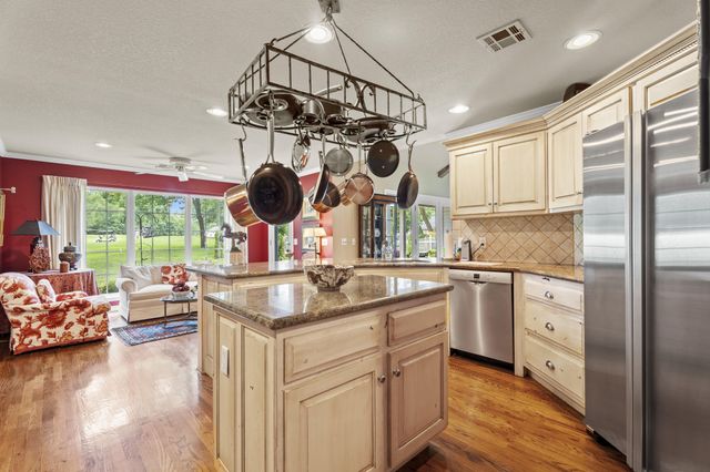 5070 Lake Breeze Road, Grove, OK 74344