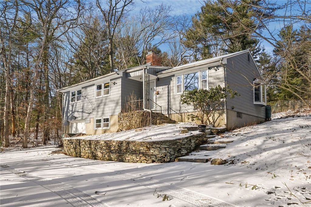 370 Maple Valley Road, Coventry, RI 02816