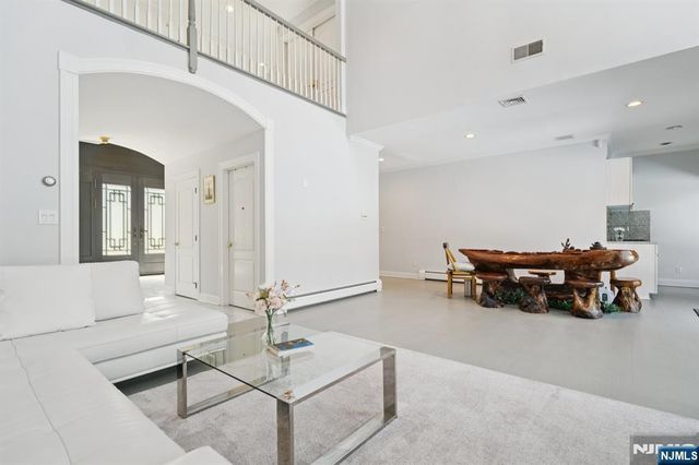 32 Laurie Drive, Englewood Cliffs, NJ 07632