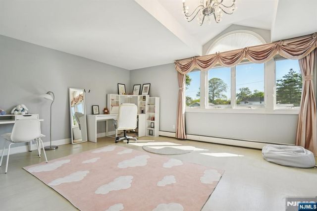 32 Laurie Drive, Englewood Cliffs, NJ 07632
