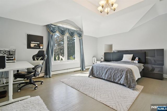 32 Laurie Drive, Englewood Cliffs, NJ 07632