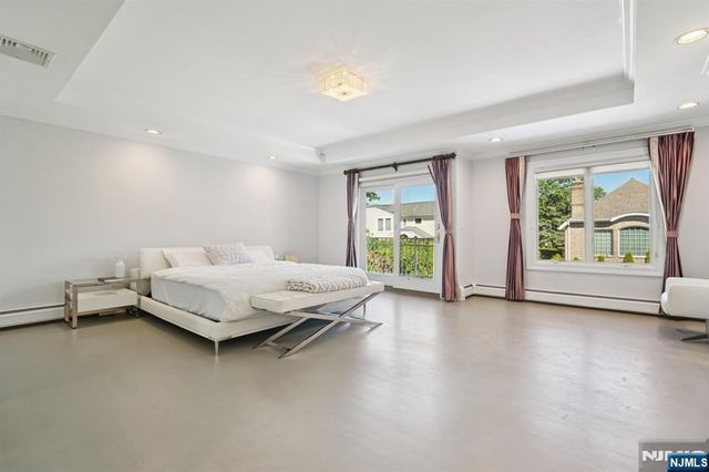 32 Laurie Drive, Englewood Cliffs, NJ 07632