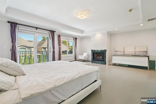 32 Laurie Drive, Englewood Cliffs, NJ 07632