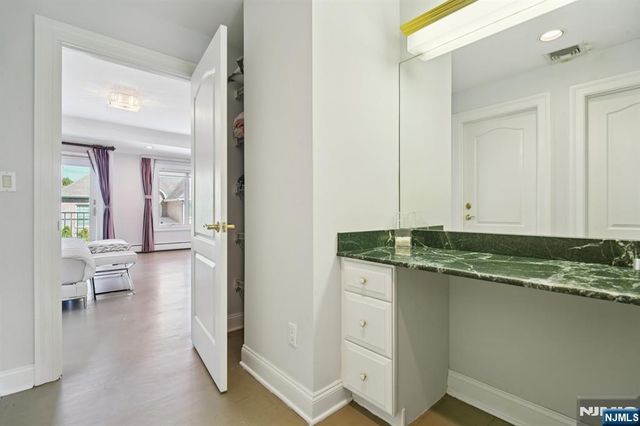 32 Laurie Drive, Englewood Cliffs, NJ 07632