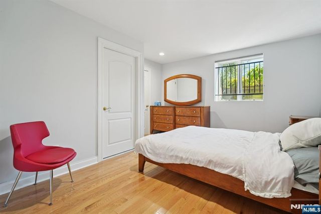 32 Laurie Drive, Englewood Cliffs, NJ 07632