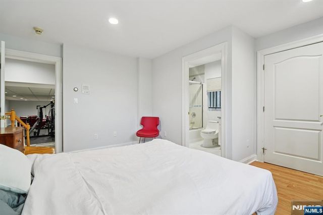 32 Laurie Drive, Englewood Cliffs, NJ 07632