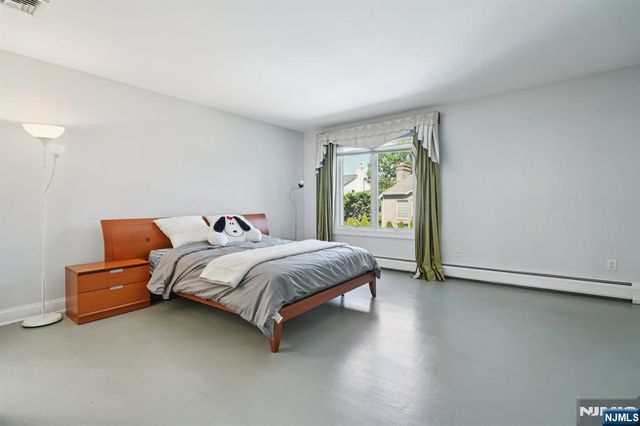 32 Laurie Drive, Englewood Cliffs, NJ 07632