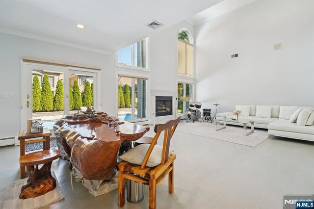 32 Laurie Drive, Englewood Cliffs, NJ 07632