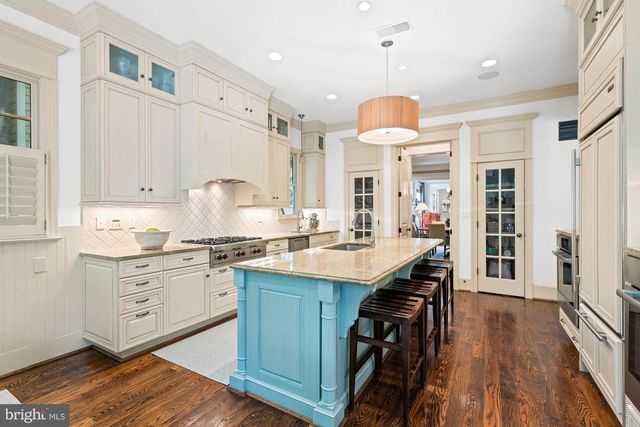 2215 KING PL NW, Washington, DC 20007