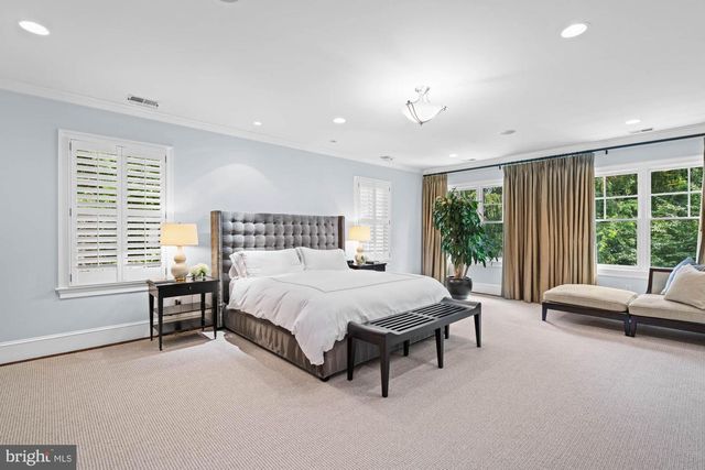 2215 KING PL NW, Washington, DC 20007