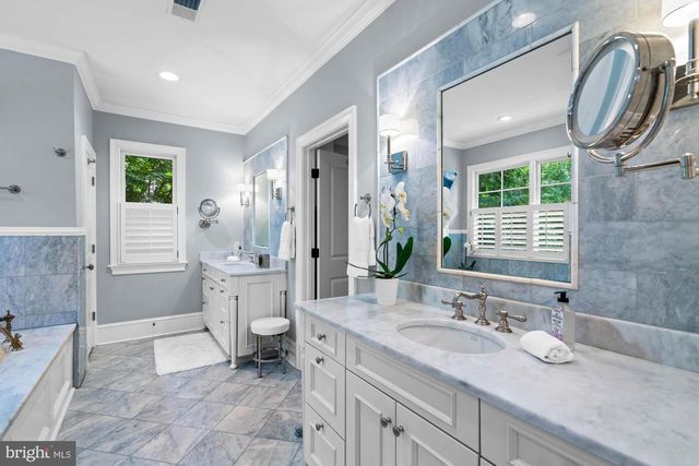 2215 KING PL NW, Washington, DC 20007