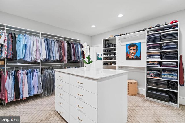 2215 KING PL NW, Washington, DC 20007