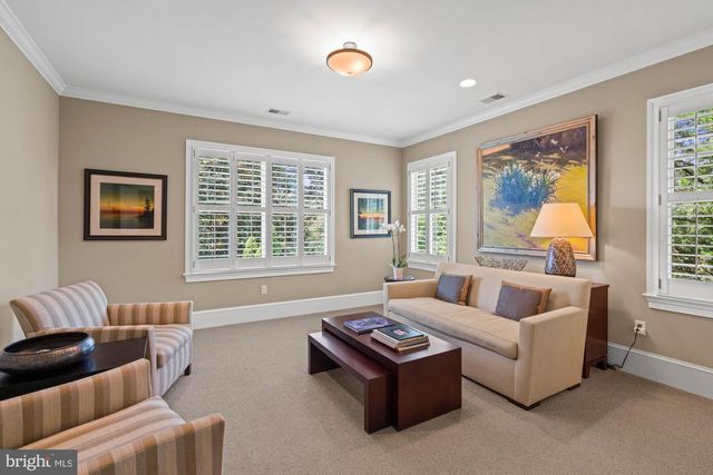 2215 KING PL NW, Washington, DC 20007