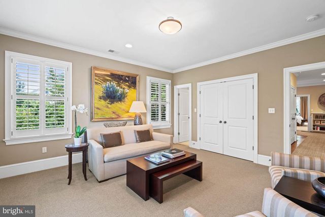 2215 KING PL NW, Washington, DC 20007