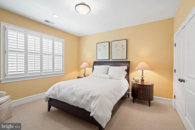 2215 KING PL NW, Washington, DC 20007