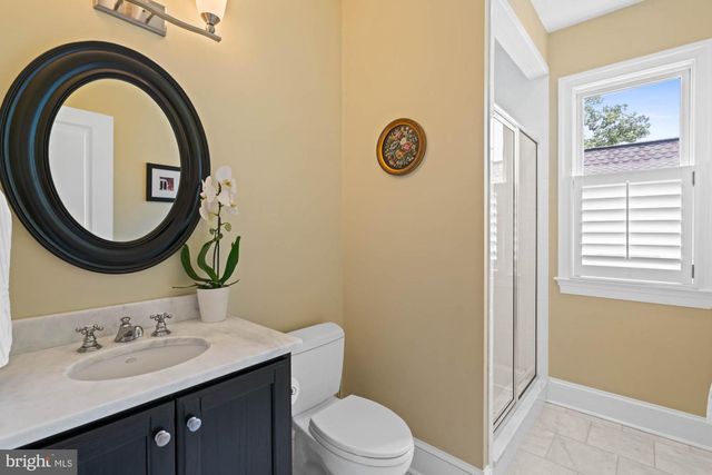 2215 KING PL NW, Washington, DC 20007