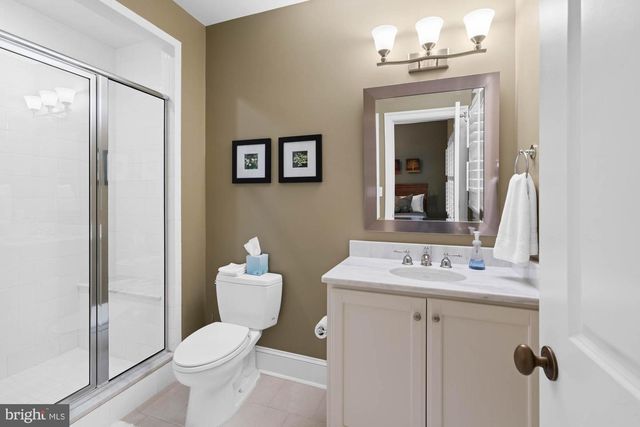 2215 KING PL NW, Washington, DC 20007