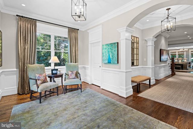 2215 KING PL NW, Washington, DC 20007