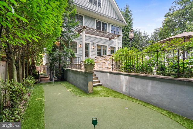 2215 KING PL NW, Washington, DC 20007