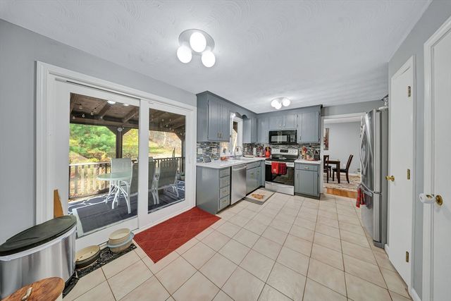 851 Washington St, Franklin, MA 02038