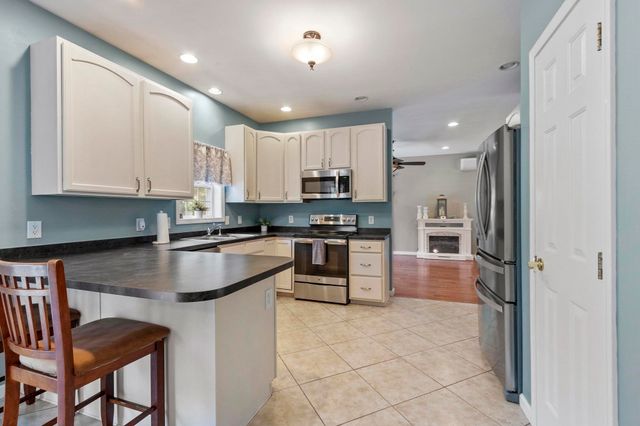 677 Franklin Rd, Fitchburg, MA 01420